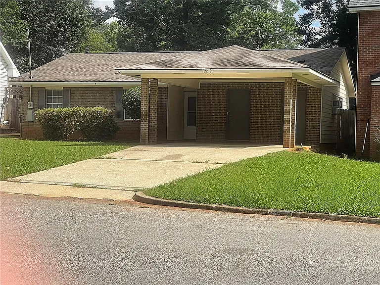 3 bed, 1216 sqft, $1,590 — Photo 1