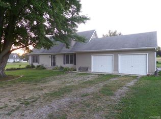 9232 E Hiawatha Rd, Cromwell, IN 46732