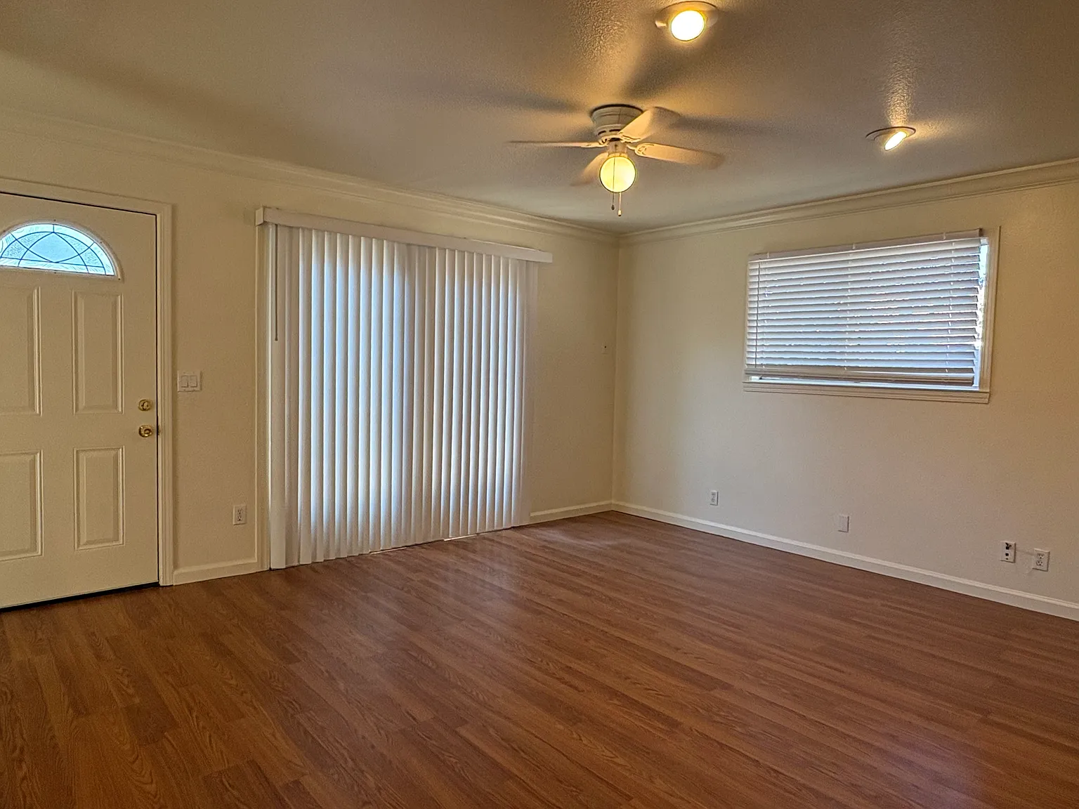 3 bed, 1064 sqft, $2,595 — Photo 4