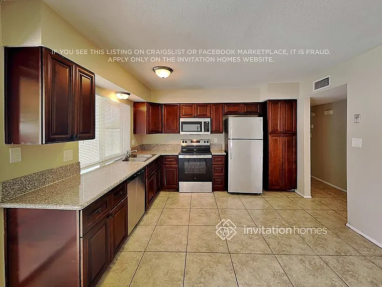 4136 N 81st Ave — Photo 7