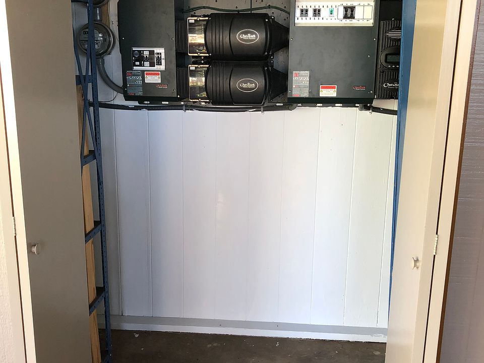 Outback Power Systems w/batt