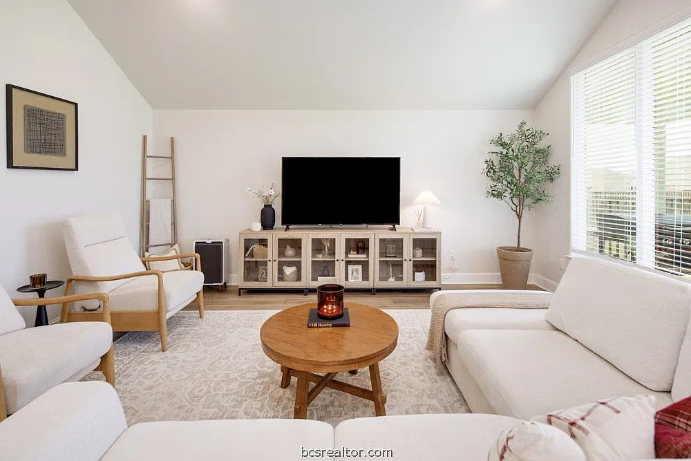 3 bed, 1769 sqft, $2,600 — Photo 4