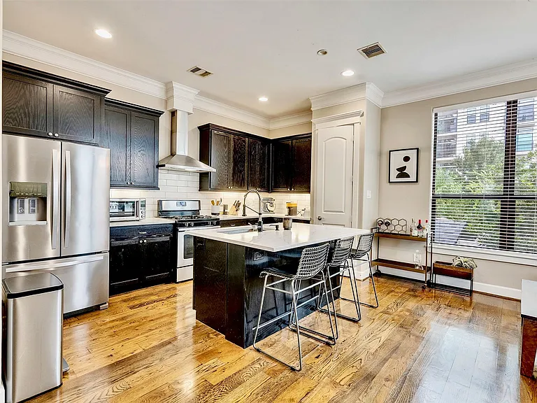 1206 W 14th St — Photo 22