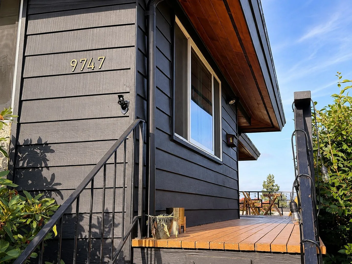 Fully Furnished and Renovated Top-Floor Unit with Prime Olympic Mountain Views Utilities Included  — Photo 4