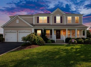 15 Oakland Hills Dr, Mount Sinai, NY 11766