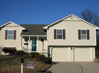 705 NE Hunters Rd, Blue Springs, MO 64014