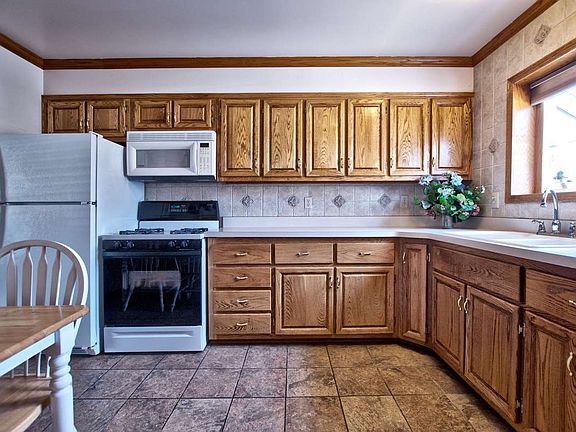 5th image of 4034 Winthrop Dr