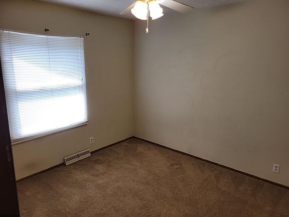 5th image of 929 Garrison Ave