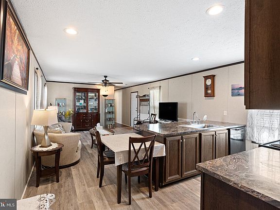 3rd image of 234 Iris Rd