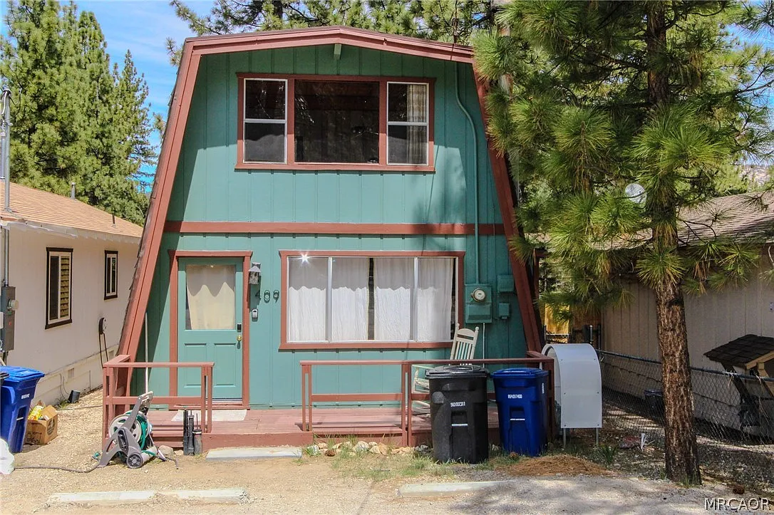 3 bed, 1.0 bath, 1152 sqft, $1,800 — Photo 1