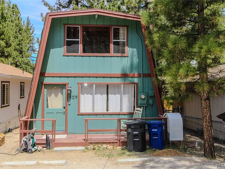 409 W Sherwood Blvd — Photo 1