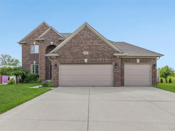 33481 Ashton Dr, Sterling Heights, MI 48312