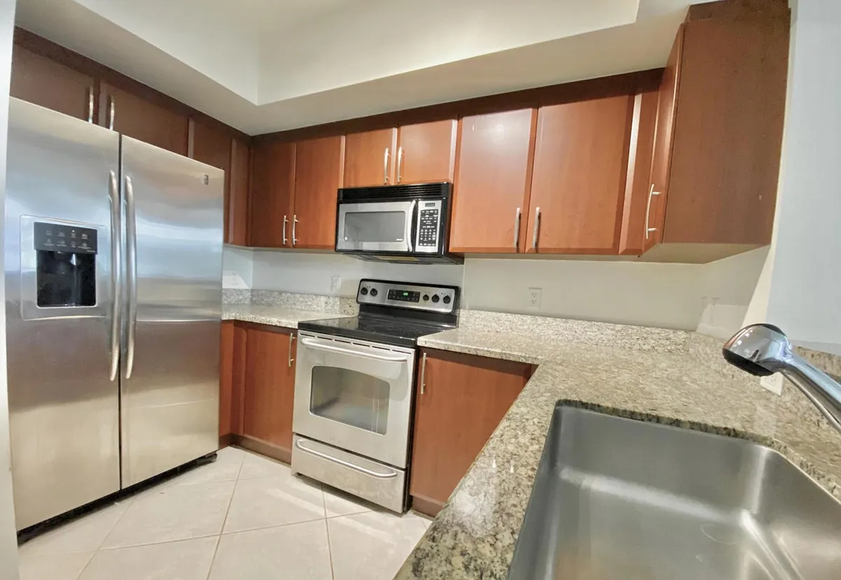 Building Photo - 403 S Sapodilla Ave #218