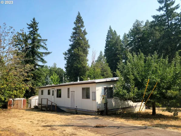 48413 7th St, Oakridge, OR 97463