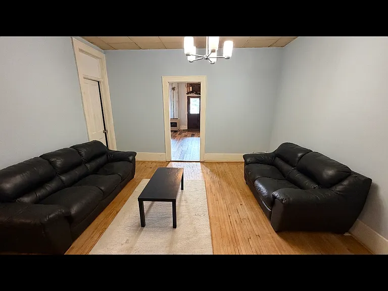 1105 Superior Ave #1/2 — Photo 1