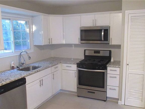 3rd image of 191 Bergen St