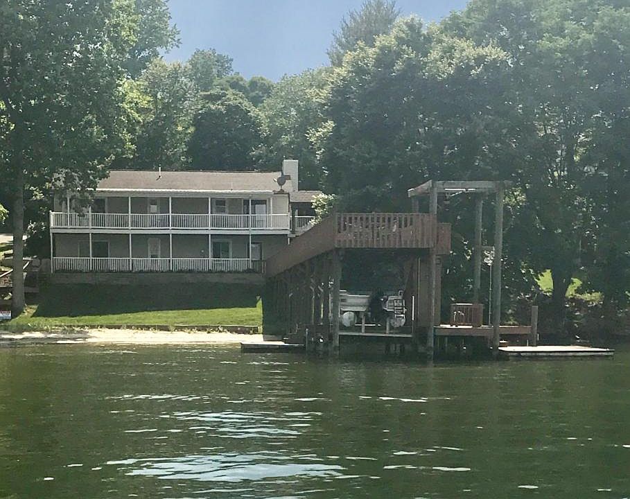 1st image of 131 Oak Grove Dr