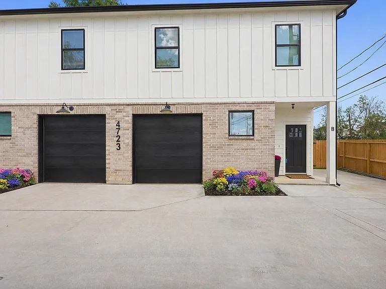 4723 Mallow St — Photo 2