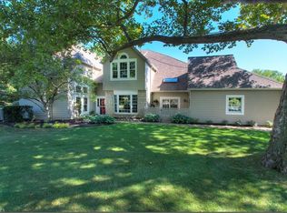 30 Haskell Dr, Bratenahl, OH 44108