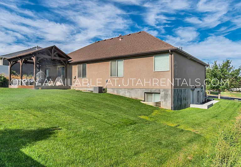 1076 Bear Hollow Ln #BASEMENT — Photo 18