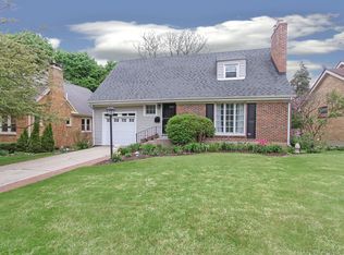 313 N Commonwealth Ave, Elgin, IL 60123