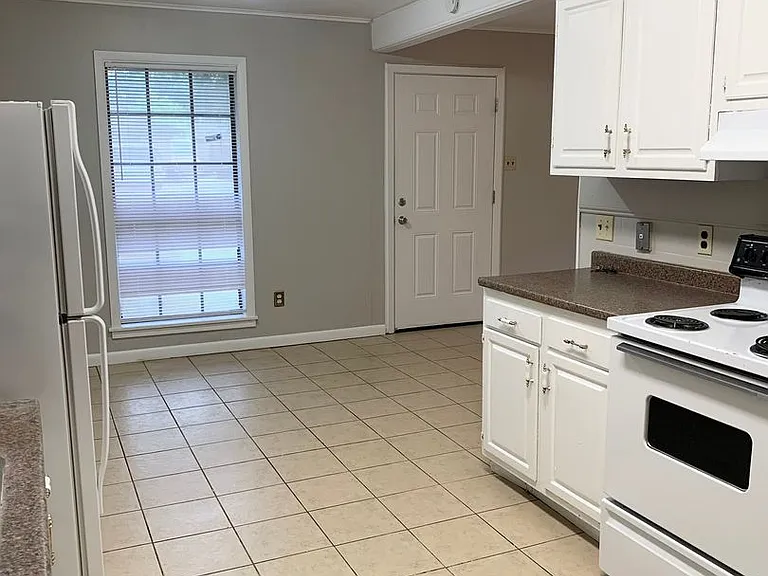 321 Bradford Dr — Photo 5