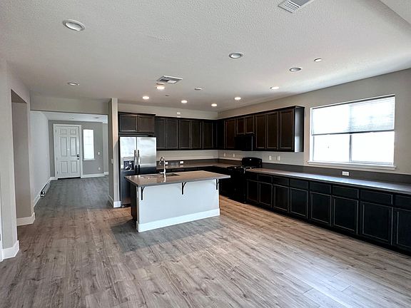 3rd image of 1019 Swift Ct