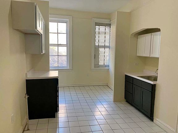 2nd image of 135 Montrose Ave APT 2L