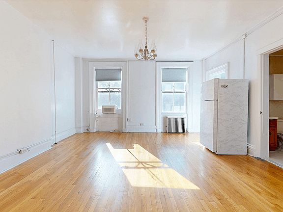 3rd image of 138 Kane St