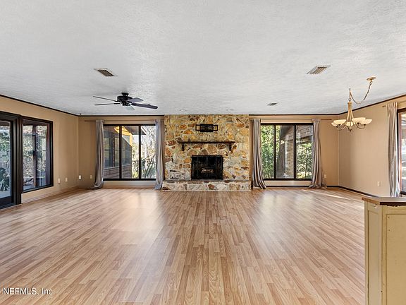 5th image of 419 HENRY Court