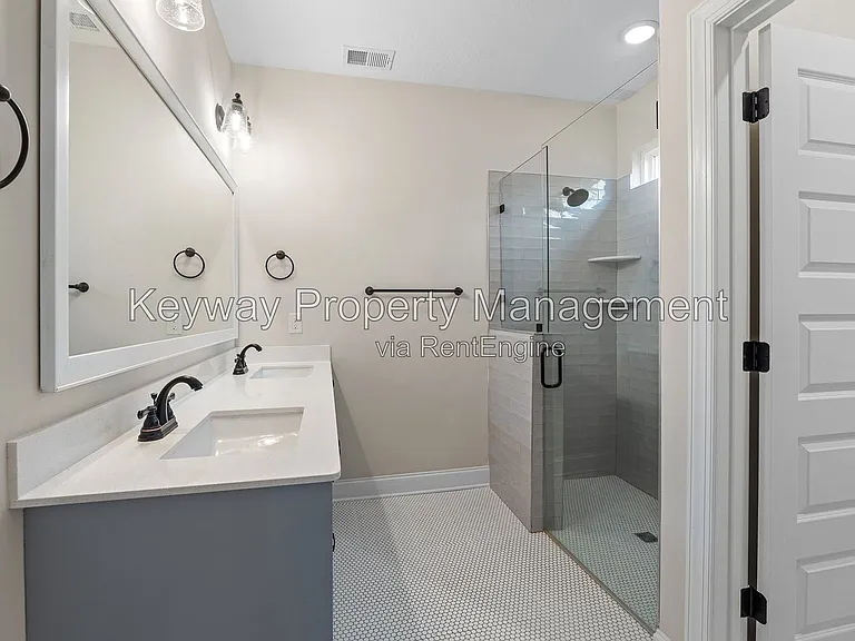 904 Sandpiper Xing — Photo 13