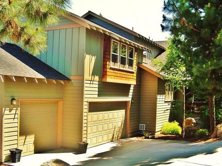 605 NW Sonora Dr — Photo 1