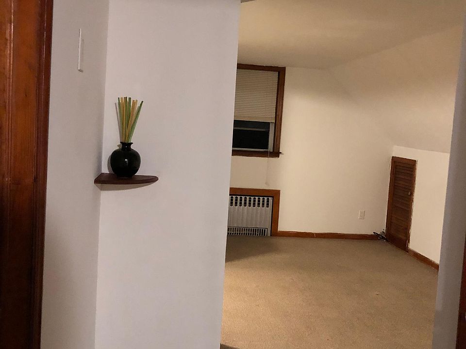 1st image of 6 Davis Dr Floor 2