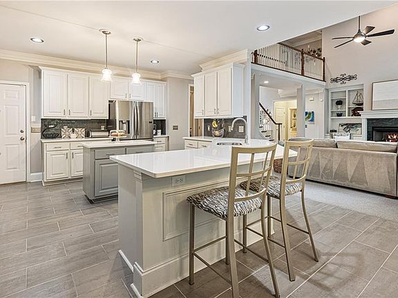 3rd image of 565 Stonebrook Farms Dr