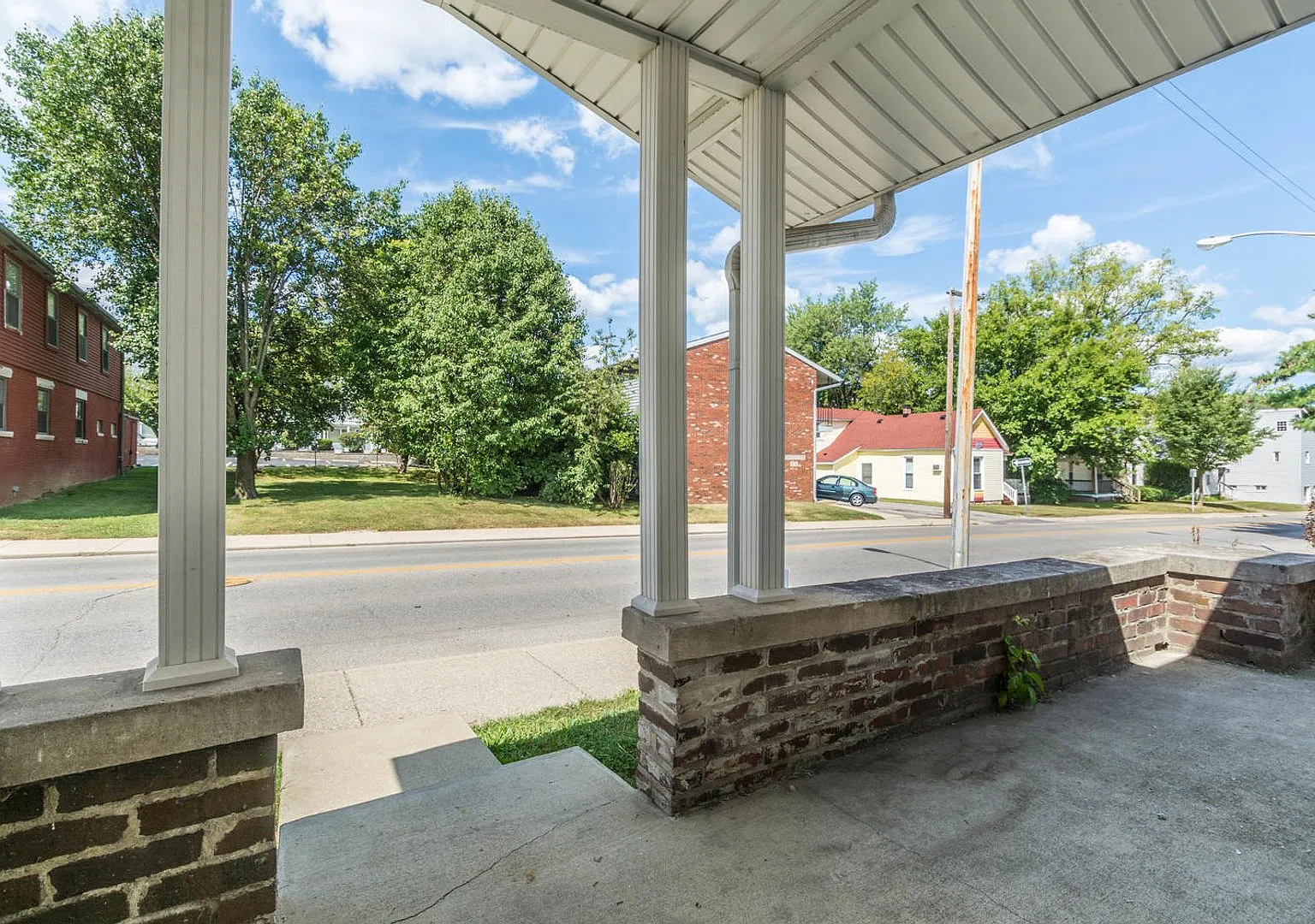 3bd close to campus available August 2027! — Photo 2