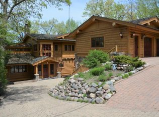 N1933 Bluff Ln, Lake Geneva, WI 53147