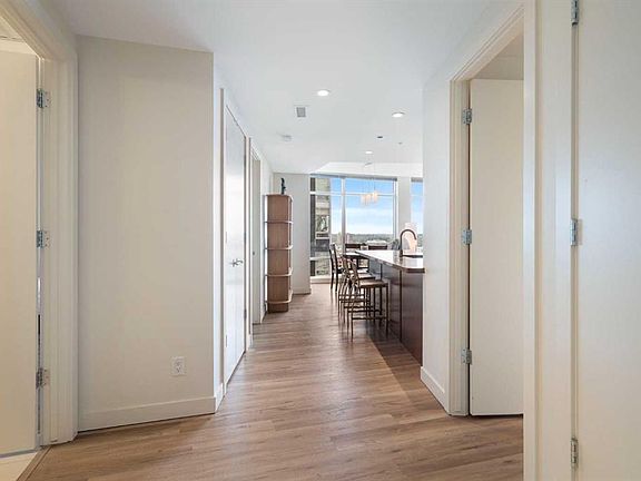 4th image of 215 13th Ave SW #1405