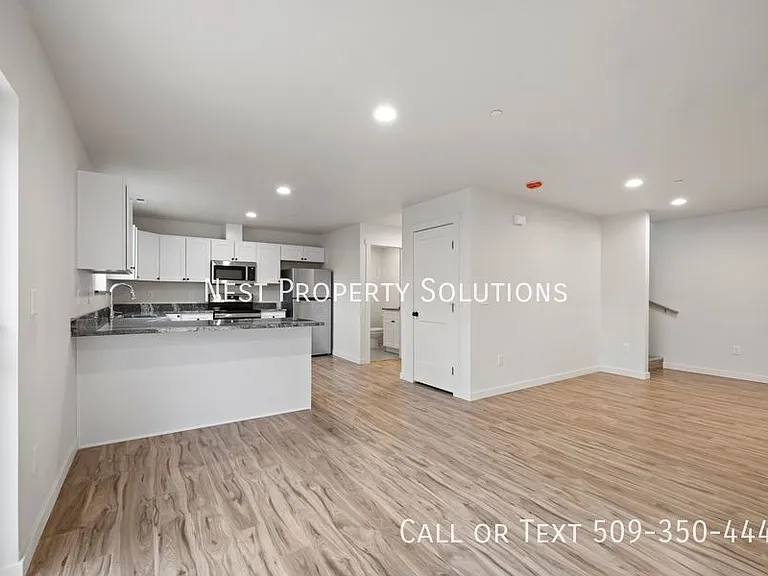 215 S 1st St #4 — Photo 4