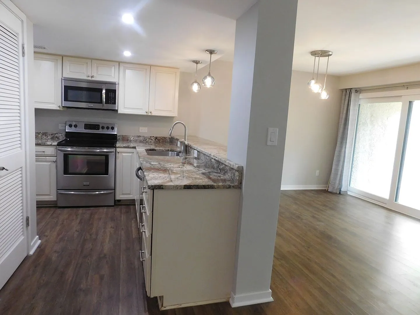 Updated Marsh View Condo — Photo 4
