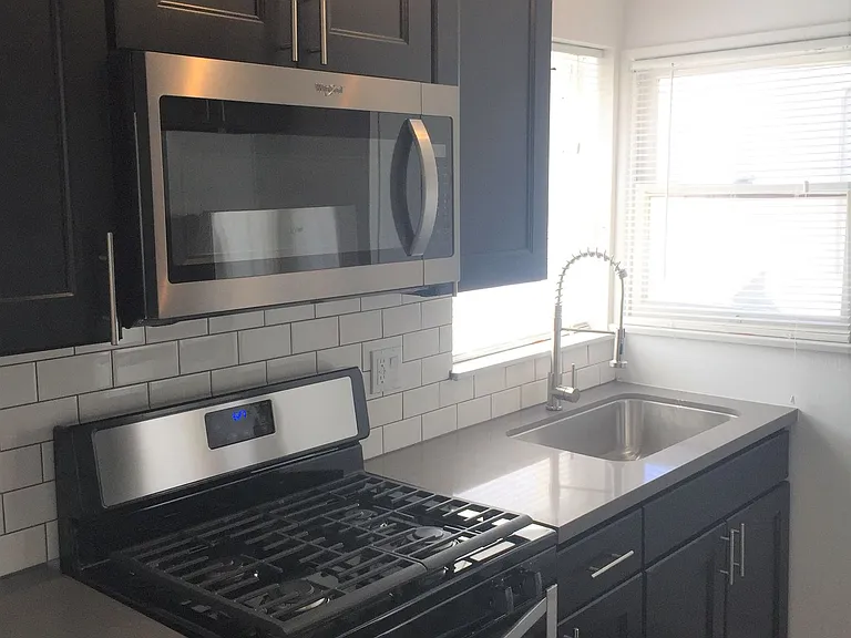 Evans Apartments — Photo 12