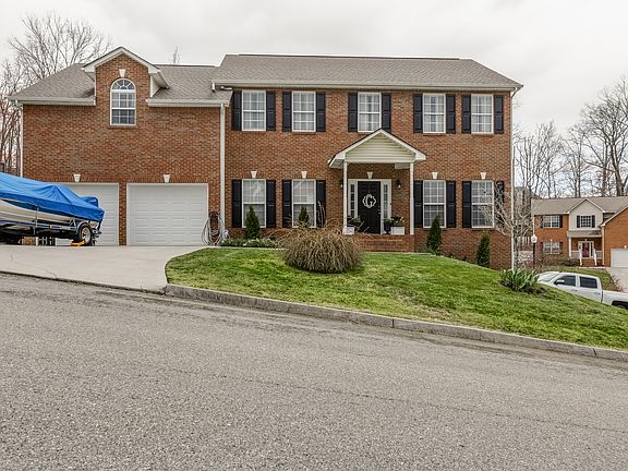 2nd image of 2920 Oakwood Hills Ln