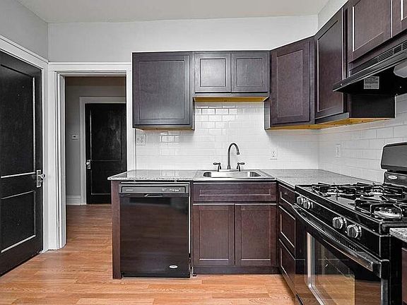 3rd image of 5933 Southwest Ave #5933A