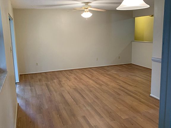 2nd image of 1683 Canterbury Cir