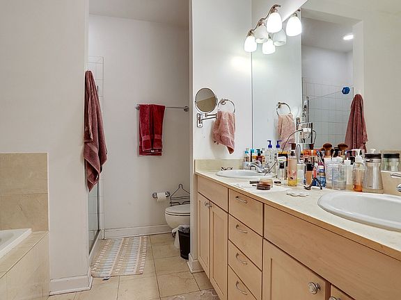 4th image of 3113 W Lawrence Ave #D32