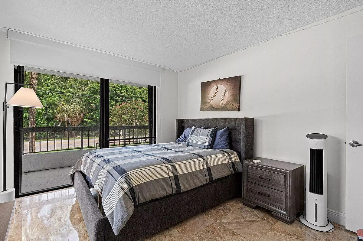 3 bed, 3.0 bath, 1679 sqft, $4,500 — Photo 3