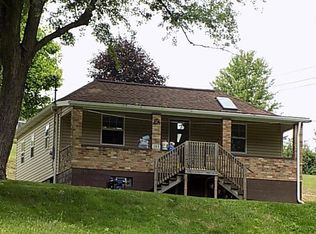 289 Willowbrook Dr, Industry, PA 15052