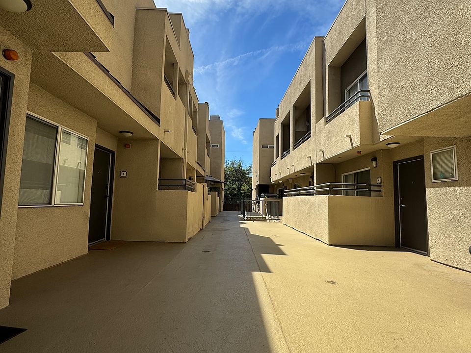 2nd image of 13022 Riverside Dr APT 2