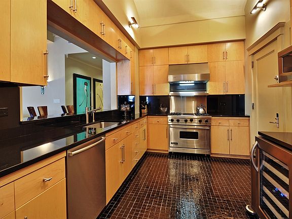5th image of 27 N Moore St APT 7A