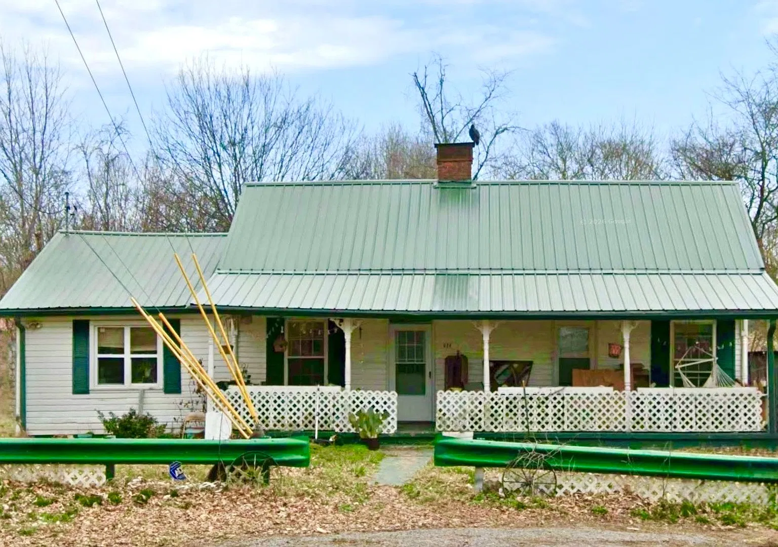 424 Webb Rd — Photo 1