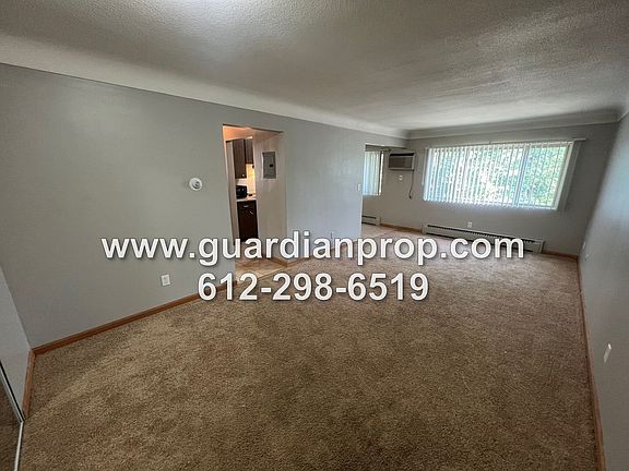 3rd image of 1037 Cromwell Ave #303